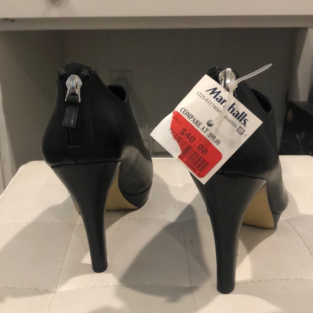Plain Black heels - Picture 4 of 4